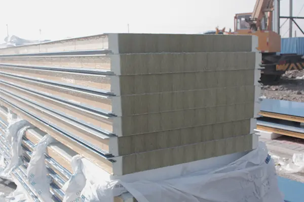 Panel Sandwic Bulu Batu